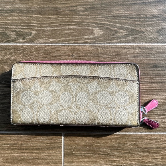 Coach Outline Signature Accordion Zip Wallet - Picture 7 of 9